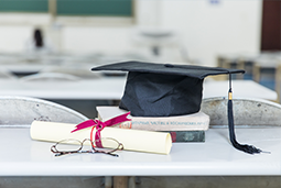 春招“黄金档”来袭：应届生看重落户政策 有企业招聘人数增五成